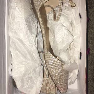 Gold, sparkly pointy toe ankle flats